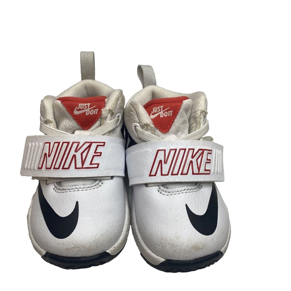2021 NIKE Team Hustle AQ9977-100 Unisex White Athletic Basketball Shoes Sz 5C